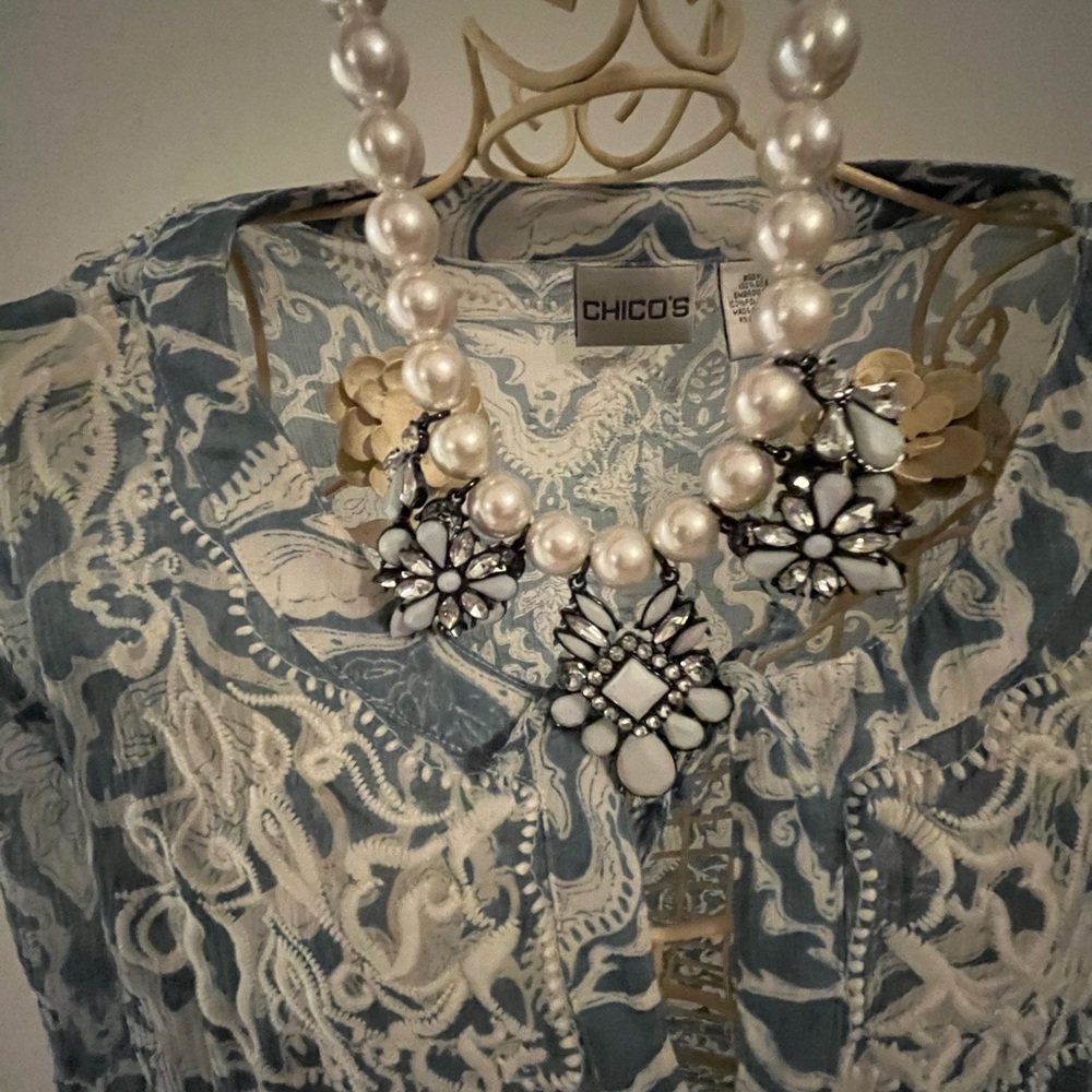 Chico's Elegant Blouse in Blue and Cream - Picture 5 of 7